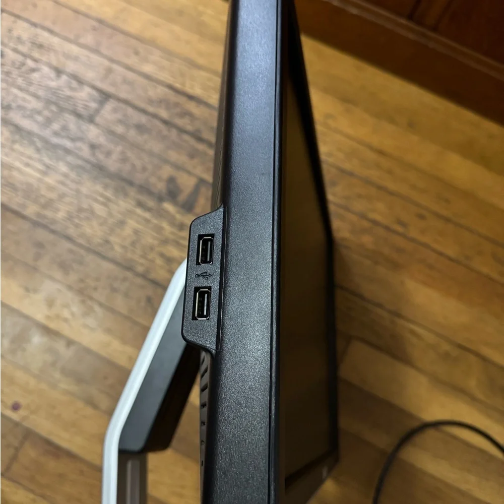 Dell 20” Black and Silver LCD (Flat panel) Monitor with Adjustable Stand